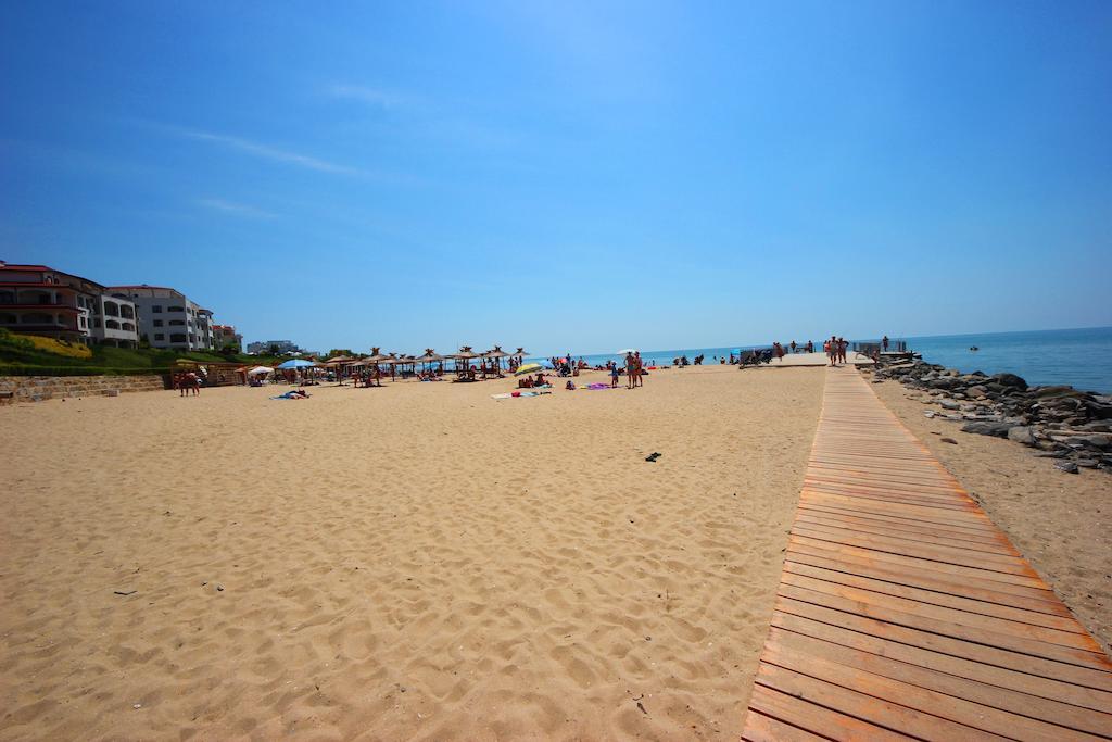 Menada Luxor Apartments Sveti Vlas Exterior photo