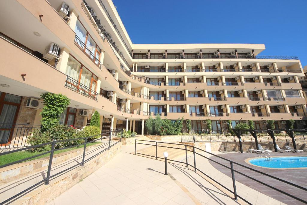Menada Luxor Apartments Sveti Vlas Exterior photo